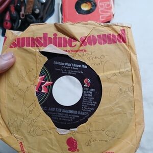 7-inch vinyl record single by KC and the Sunshine Band. Betcha Didn't Know That